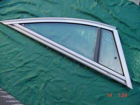 1318096 Boston Whaler Boat Starboard Side Window 21 / 23 Conquest