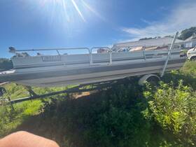 Gdyp3426e585 Hurricane 1985 Pontoon Used White Runs Great With Motor