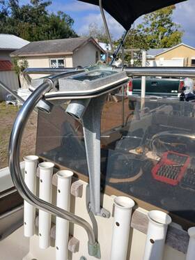 12-164 Lee Vintage Boston Whaler Outrage/ Motauk Center Console Outrigger Mount