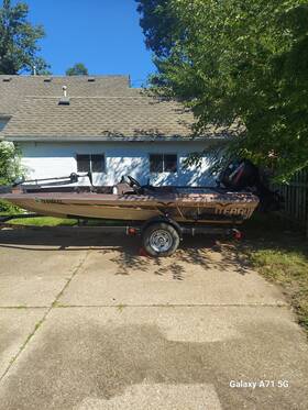 Mbvl01060282 Terry Glass Used Fiber Bass Boat. Comes With 2017 Trailer And 2004 50hp Mercury Motor